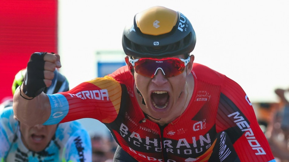 Milan speeds to Giro d'Italia stage two triumph