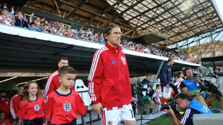 Modric espera apoio da torcida contra Espanha ap&oacute;s humilha&ccedil;&atilde;o diante da Inglaterra