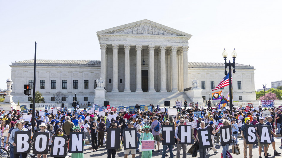 'Corte Suprema Usa scettica su ordine esecutivo di Trump per abolire ius soli'