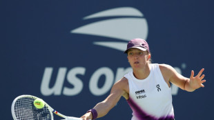 Swiatek into US Open fourth round in tight two-setter