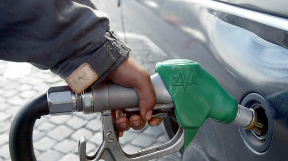 Qe, calo prezzo petrolio non si riflette ancora sui carburanti