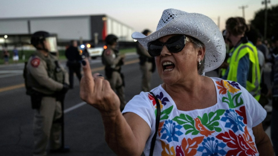 Unos manifestantes interrumpen a Trump en un mitin en Texas