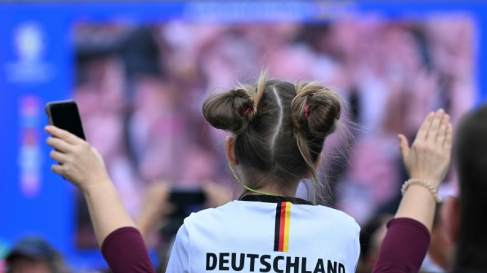 Jugendstudie: Hohes Staatsvertrauen - aber Rechtsruck bei jungen M&auml;nnern