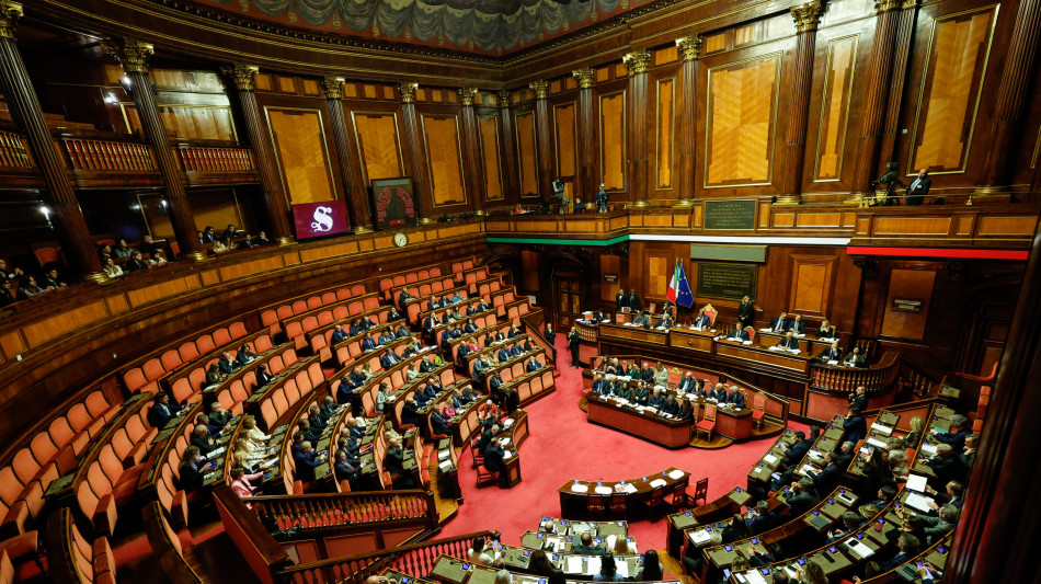 Maggioranza accelera su delega per equa retribuzione