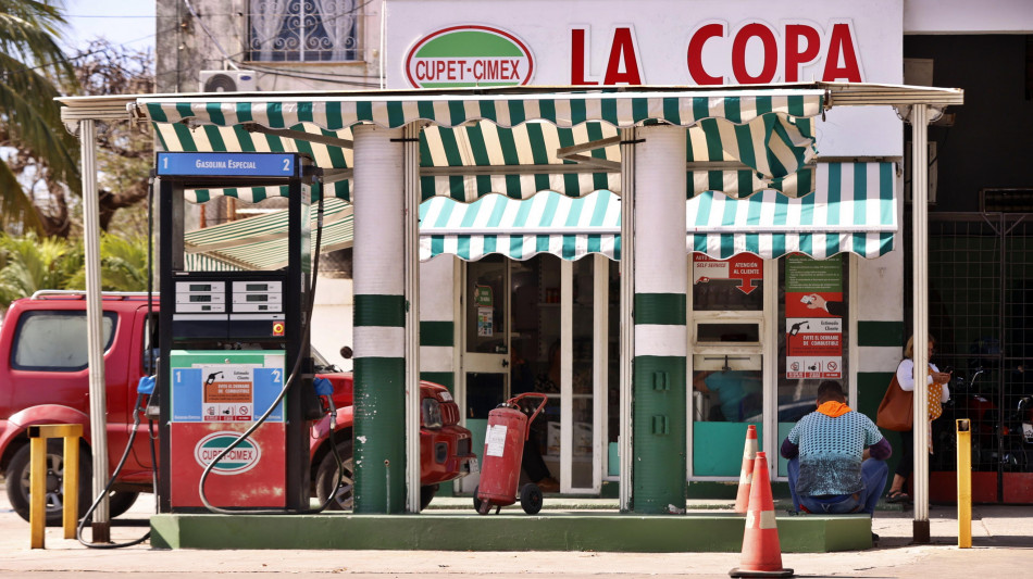 Trump, 'Cuba nazione fallita, non servir&agrave; rovesciarla ma faccia un accordo'