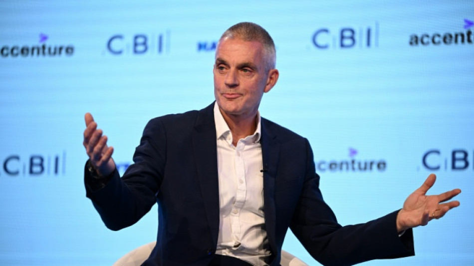 BBC debe "luchar" por su periodismo, dice director saliente ante amenaza de demanda de Trump