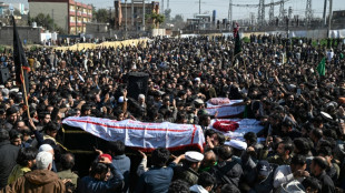 Pakist&aacute;n llora a las v&iacute;ctimas del ataque suicida contra una mezquita chiita