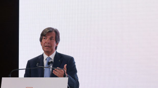 Intesa oltre le attese, utile del trimestre a 2,6 miliardi