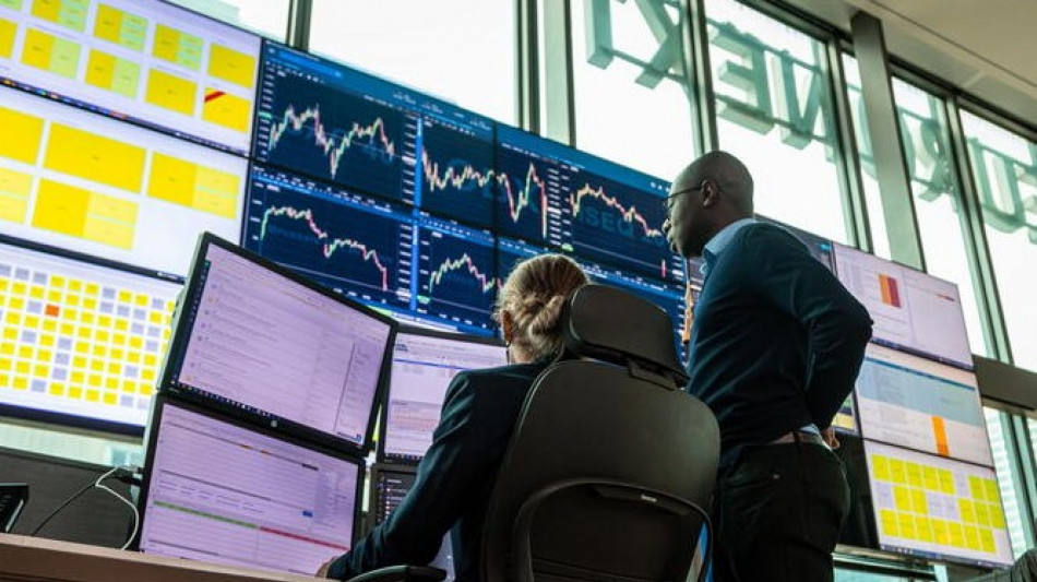 Borsa: i dazi colpiscono lusso e tecnologia, tengono le auto