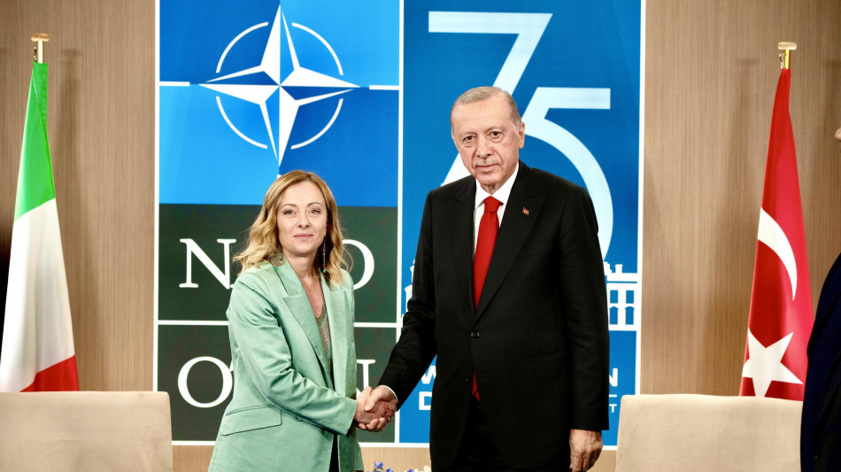 Meloni riceve Erdogan, al via vertice Italia-Turchia