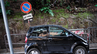 Un'altra donna denuncia, 'spinta da una minicar mentre ero in bici'