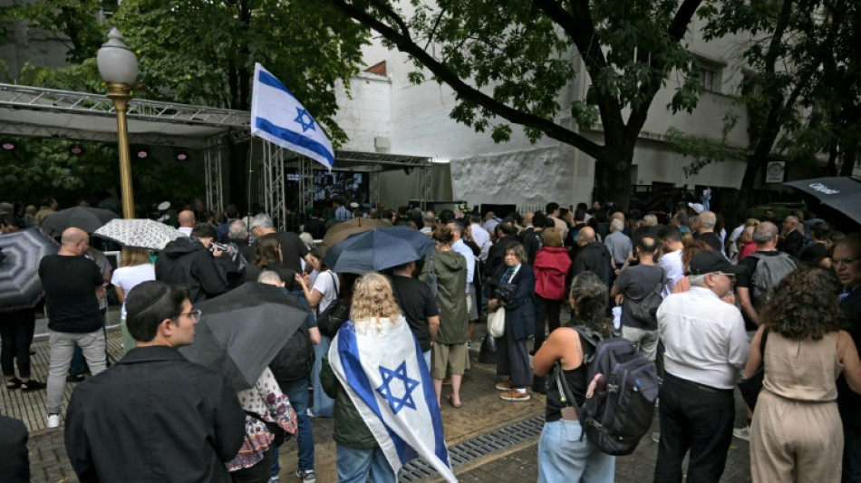 "Pas de tr&ecirc;ve contre le terrorisme", exhorte Milei en comm&eacute;morant un attentat anti-isra&eacute;lien en Argentine