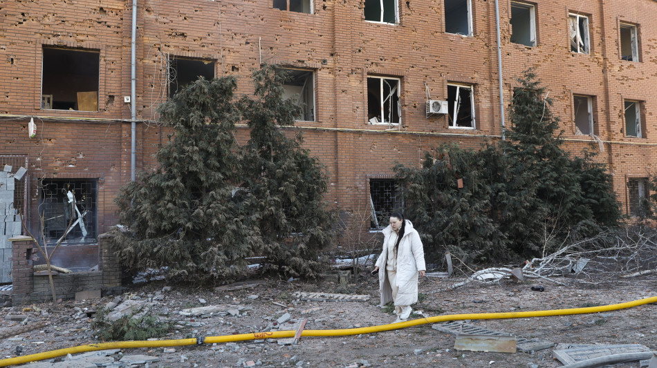 A Kiev attacco con droni in pieno giorno, 'diverse esplosioni'