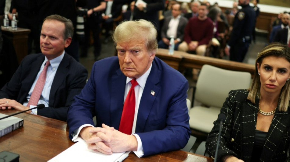 A son proc&egrave;s civil pour fraudes &agrave; New York, Trump d&eacute;nonce encore une "ing&eacute;rence &eacute;lectorale"