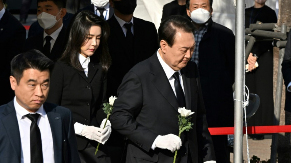 S&uuml;dkoreas Pr&auml;sident weiht Gedenkst&auml;tte f&uuml;r Opfer von Massenpanik in Seoul ein
