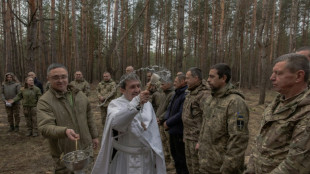 Ucr&acirc;nia e R&uacute;ssia acusam-se mutuamente de violar tr&eacute;gua para P&aacute;scoa Ortodoxa