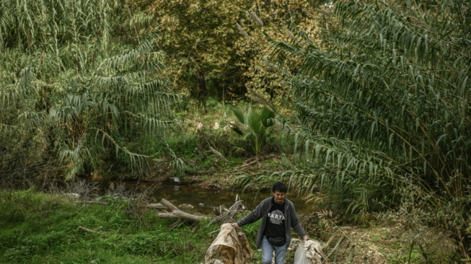 A Ath&egrave;nes, la lutte pour pr&eacute;server des cours d'eau au milieu du b&eacute;ton