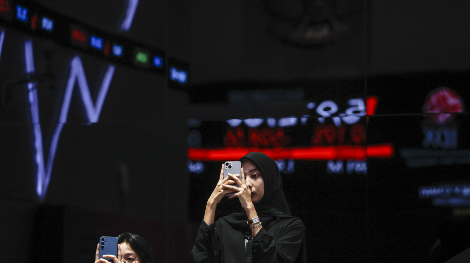 Borsa: Asia fiacca con timori sulla tregua tra Usa e Cina