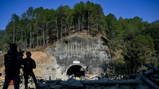 Inde: les secours sur le pied de guerre pour les ouvriers bloqu&eacute;s dans un tunnel