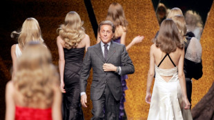 Morreu o estilista italiano Valentino, criador do ic&ocirc;nico vermelho que leva o seu nome