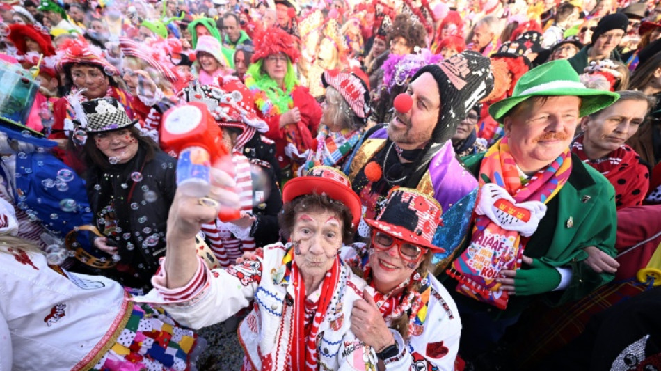 Karneval erreicht mit Rosenmontagsz&uuml;gen H&ouml;hepunkt 